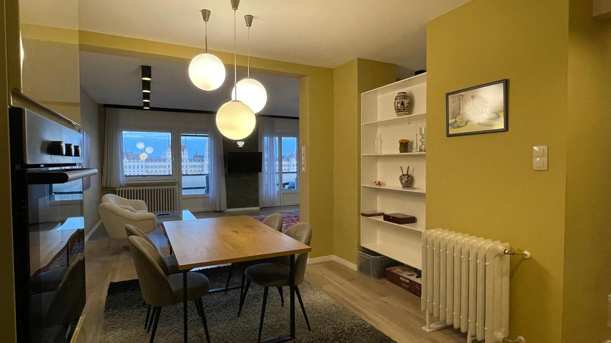 Apartment Stunning Balcony Parliament View Budapest